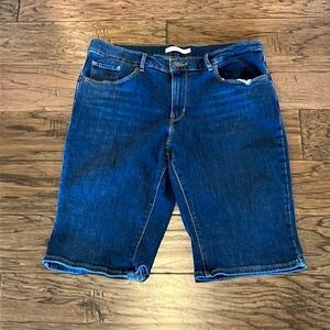 Levi’s Bermuda High Rise Shorts Size 31 Inseam 12”